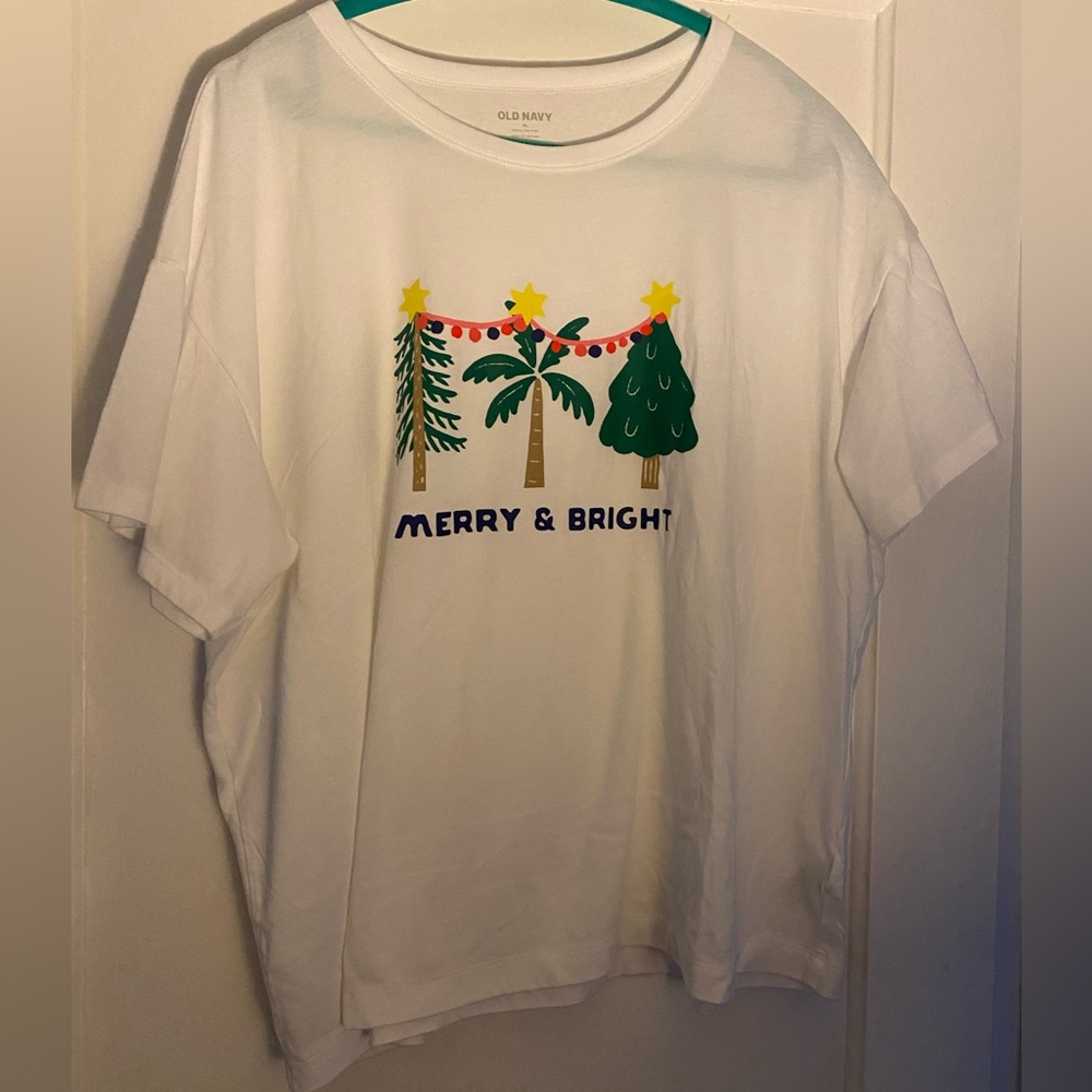Old Navy Merry & Bright White Holiday T-Shirt